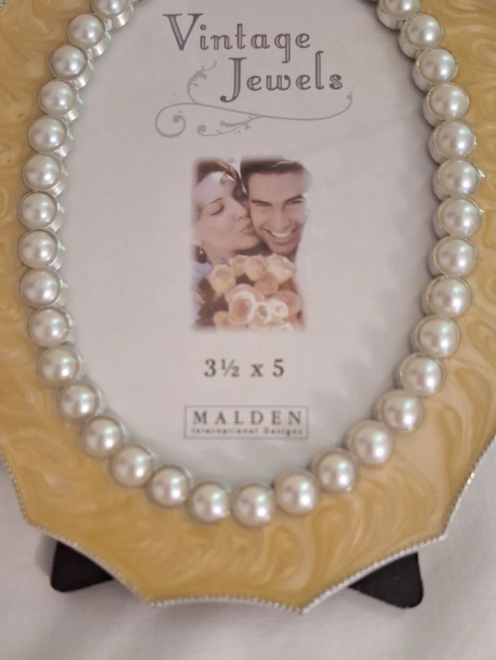 Pearl-Trimmmed Yellow Oval Picture Frame 3.5x5